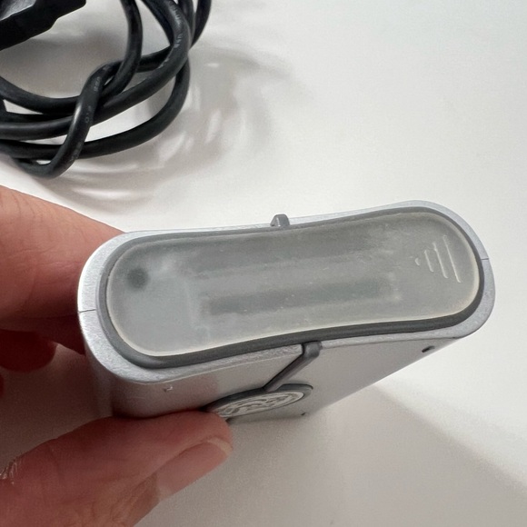 Dynex 6-in-1 Memory Card Reader / Writer w/ USB Cable Model: DX-CR6N1 - Silver - Picture 4 of 5